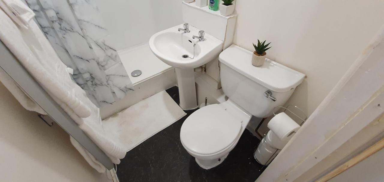 Fast Broadband, Budget Stay, Free Netflix. Cardiff Buitenkant foto